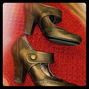 Pewter Sofft heels with cute wingtip details